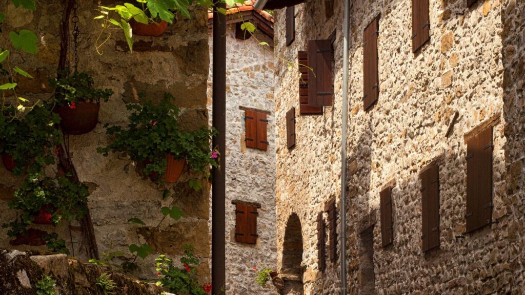 Pofabbro il paese dei presepi Friuli