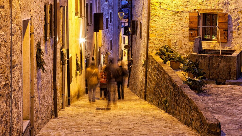 Pofabbro il paese dei presepi Friuli