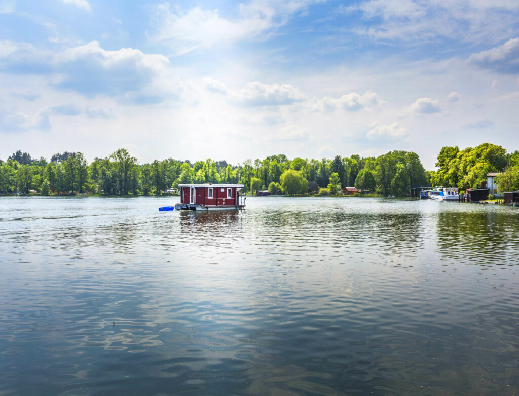 houseboat