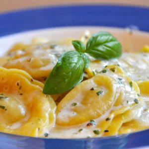 Ravioli al radicchio con ricotta e noci