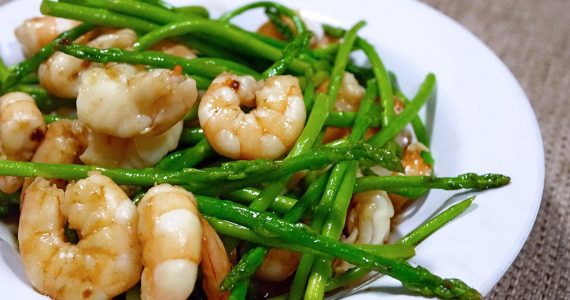 Ricetta con asparagi e gamberetti al limone