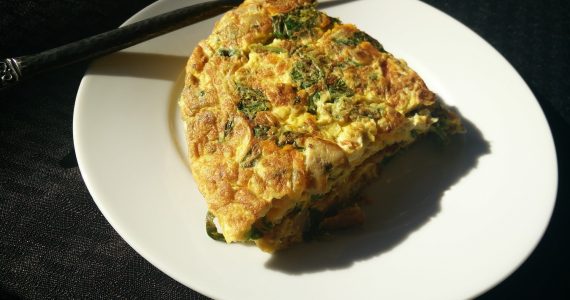 Frittata di carciofi e asparagi.