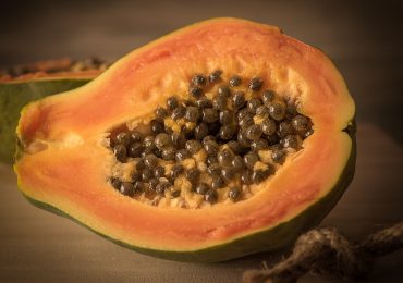 Insalata di papaya e avocado.