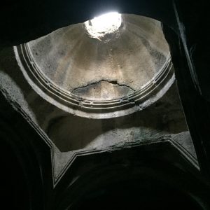 Chiesa scavata nella roccia a Geghard