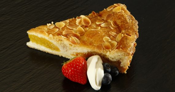 crostata-pesche-mandorle