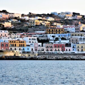 Isola di Ponza: cosa vedere e fare tra spiagge, mare e natura