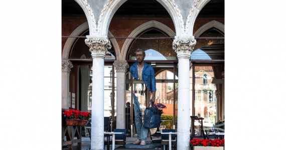 Bleu de Chine, l'opera di Bruno Cataldo in mostra a Venezia