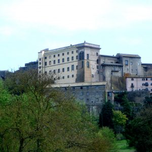 Il Parco dei Mostri di Bomarzo in Lazio e la Piramide Etrusca
