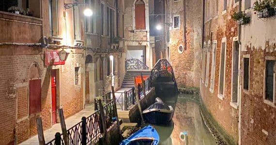 Venezia con la nebbia