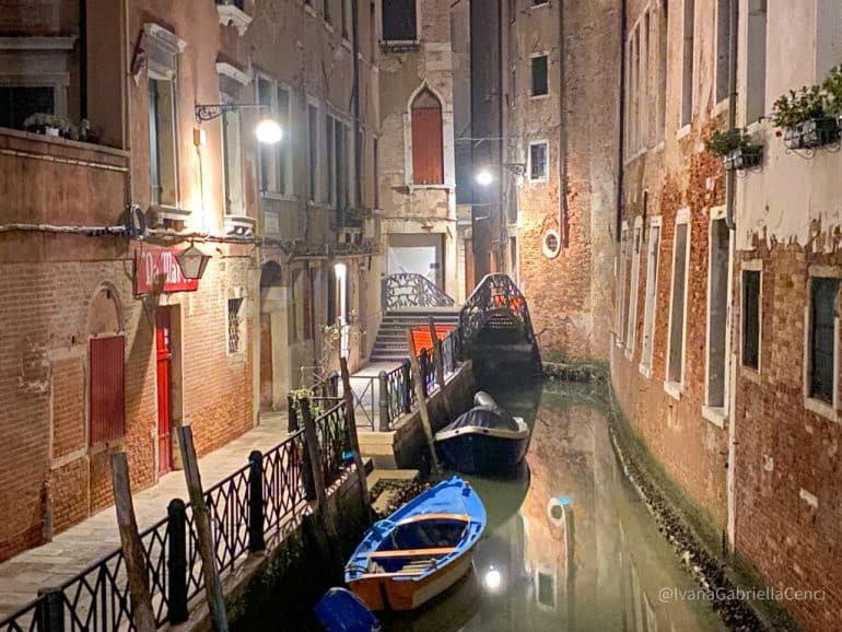 Venezia con la nebbia