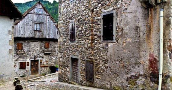 pesariis paese degli orologi