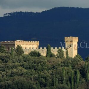 Il castello medioevele di Strozzavolpe: itinerario del mistero in Toscana