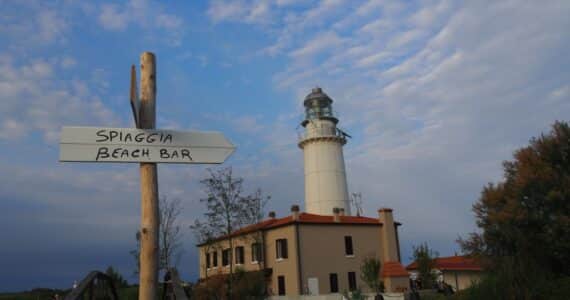 Isola Amore Faro Goro