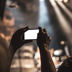Fotografare non è più ricordare: il paradosso della fotografia digitale