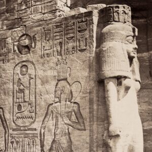 Antonio Beato-Il tempio di Abu Simbel ad Assuan. Dettaglio del trono di Ramses II, 1870-1888 Venezia, Collezioni Museo Fortuny -courtesy Archivio Fotografico Fondazione Musei Civici di Venezia