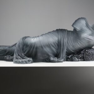 Karen LaMonte-Reclining Nocturne-2021-vetro fuso