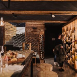 Skyview Chalets - Hebbo Wine & Deli - credit Kiwitree Christopher Kröll