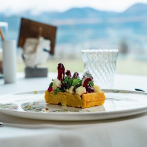 Waffle di polenta radicchio, barbabietola e blu di capra - Fotografo Daniele Testa