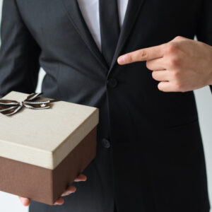 L’arte del regalo aziendale: quando eleganza e personalizzazione fanno la differenza