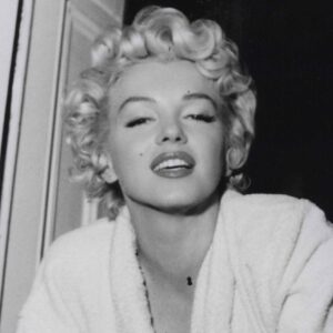 Sam-Shaw_Marilyn-alla-finestra_1957-1