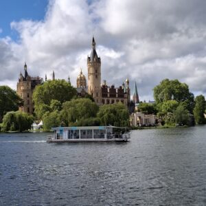 Il Castello di Schwerin dal lago