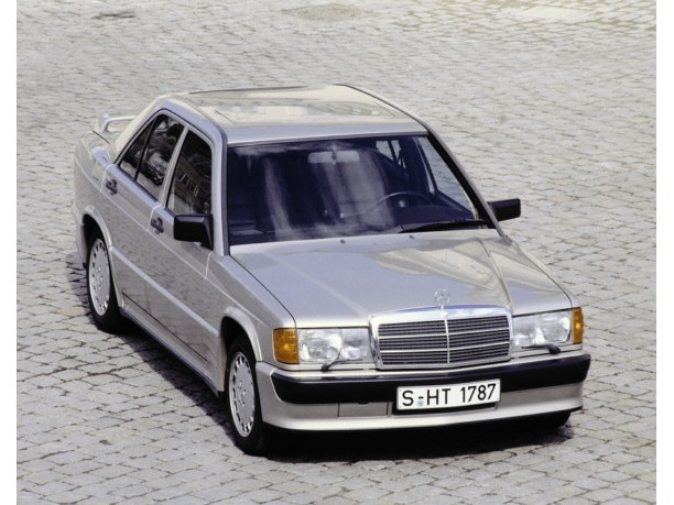 125 anni di innovazioni ed eleganza per Mercedes