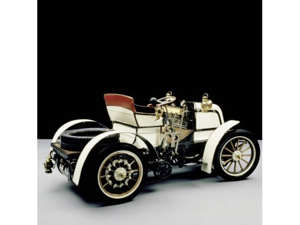 125 anni di innovazioni ed eleganza per Mercedes