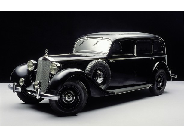 125 anni di innovazioni ed eleganza per Mercedes