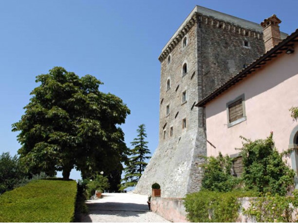 Torre Almonte, antica roccaforte sulle colline di Todi