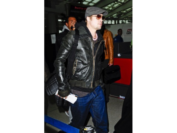 Brad Pitt indossa la borsa di Burberry