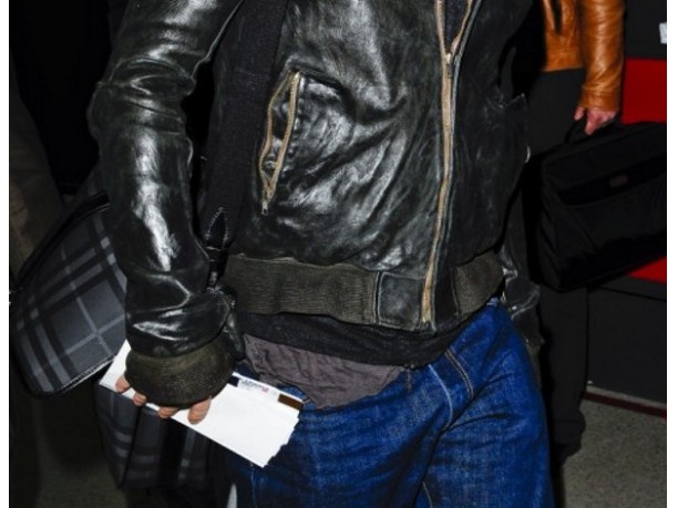 Brad Pitt indossa la borsa di Burberry