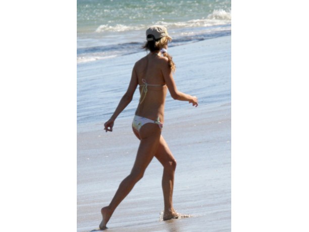 Alessandra Ambrosio in vacanza con la figlia