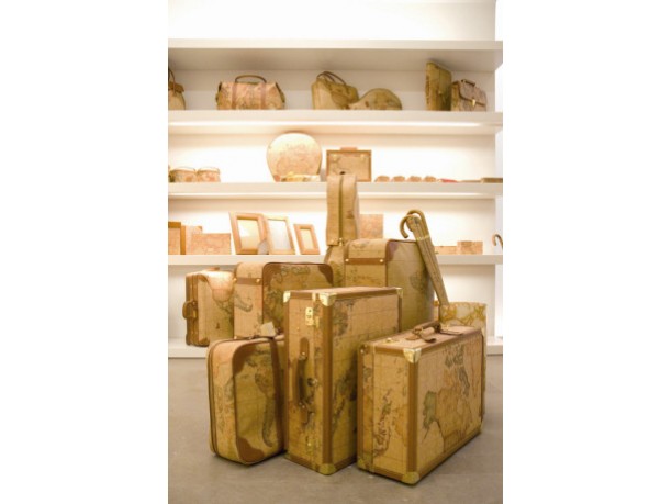 Nuova Boutique  1A Classe Alviero Martini a Roma