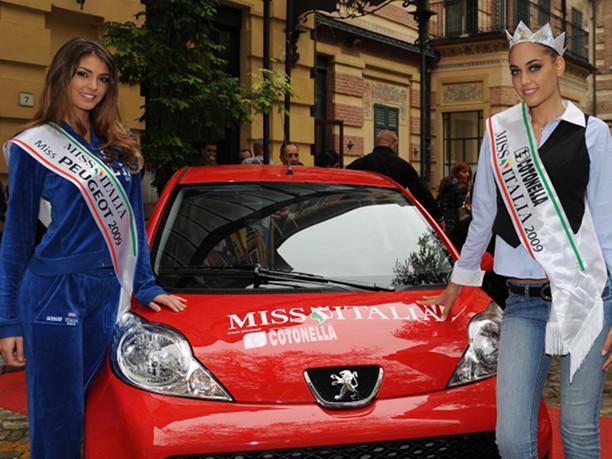 Miss Italia 2009 viaggia con leone!