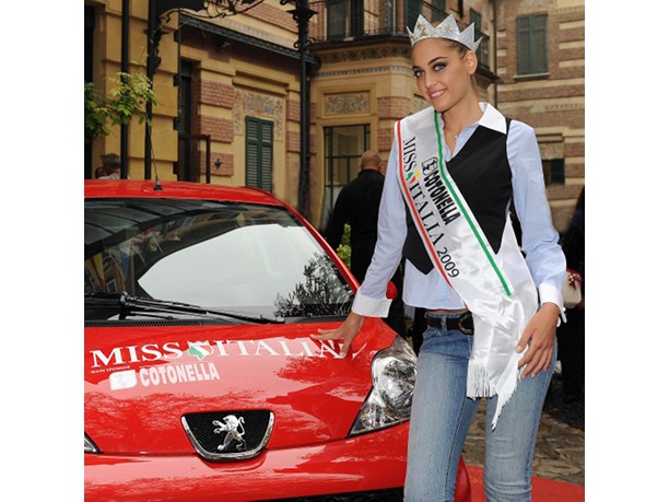 Miss Italia 2009 viaggia con leone!