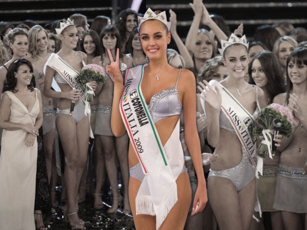 Miss Italia 2009 viaggia con leone!