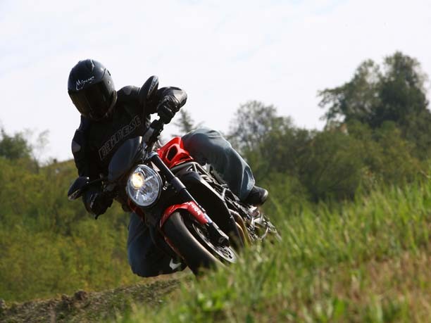 MV Agusta Brutale 990R ? Test Ride