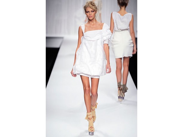 Fendi donna sfilata primavera estate 2010