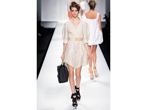 Fendi donna sfilata primavera estate 2010