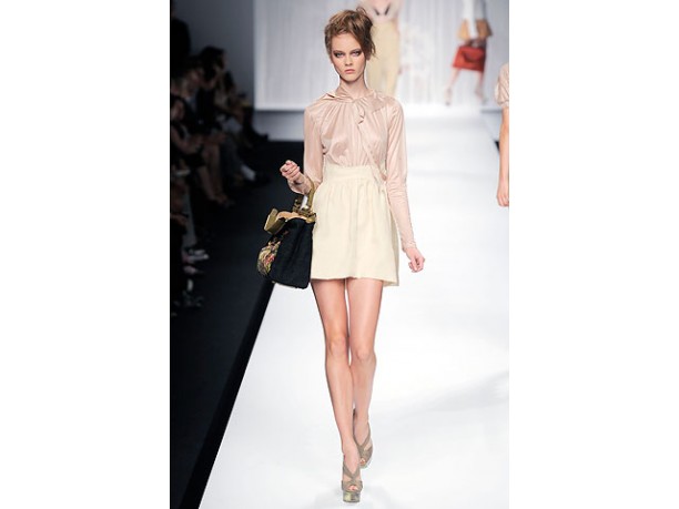 Fendi donna sfilata primavera estate 2010