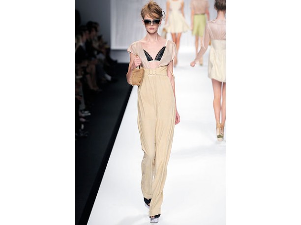 Fendi donna sfilata primavera estate 2010