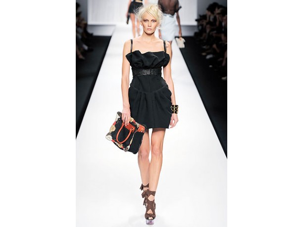 Fendi donna sfilata primavera estate 2010