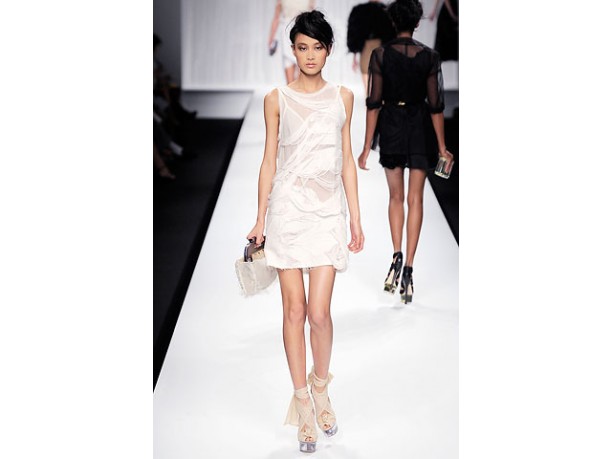 Fendi donna sfilata primavera estate 2010