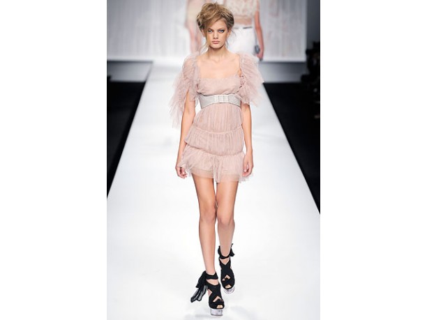 Fendi donna sfilata primavera estate 2010