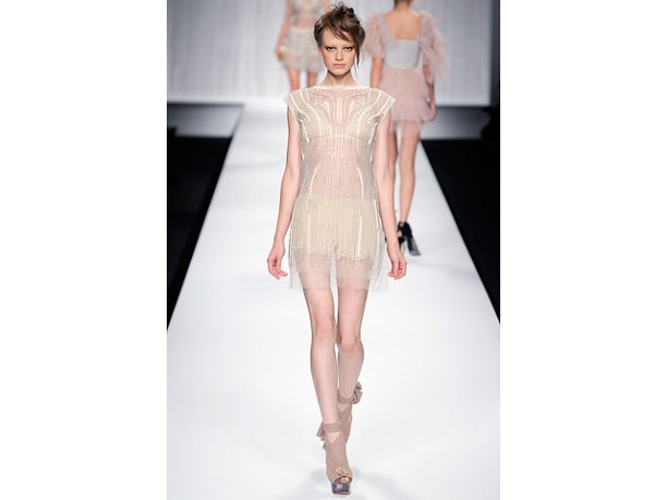 Fendi donna sfilata primavera estate 2010