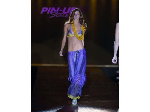 Belen Rodriguez sexy per Pin-Up Stars estate 2010
