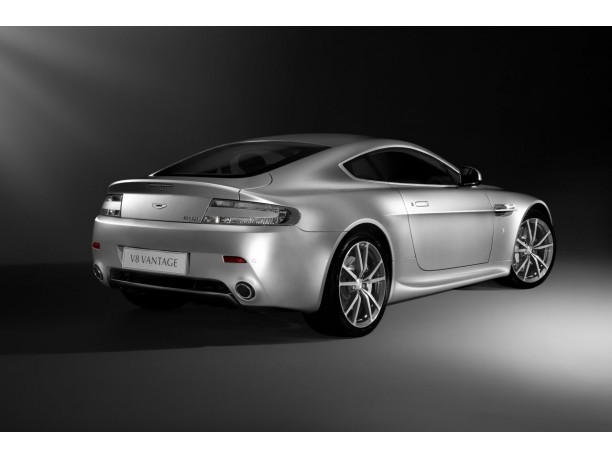 Aston Martin V8