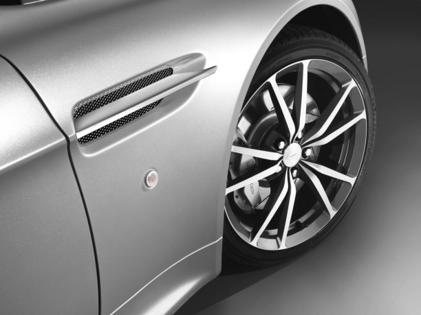 Aston Martin V8