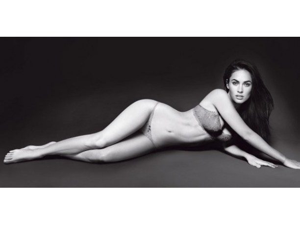 Megan Fox sexy per Emporio Armani Underwear
