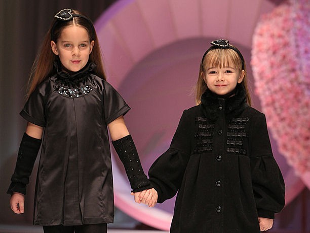 Miss Blumarine sfila a Pitti Bimbo 2010
